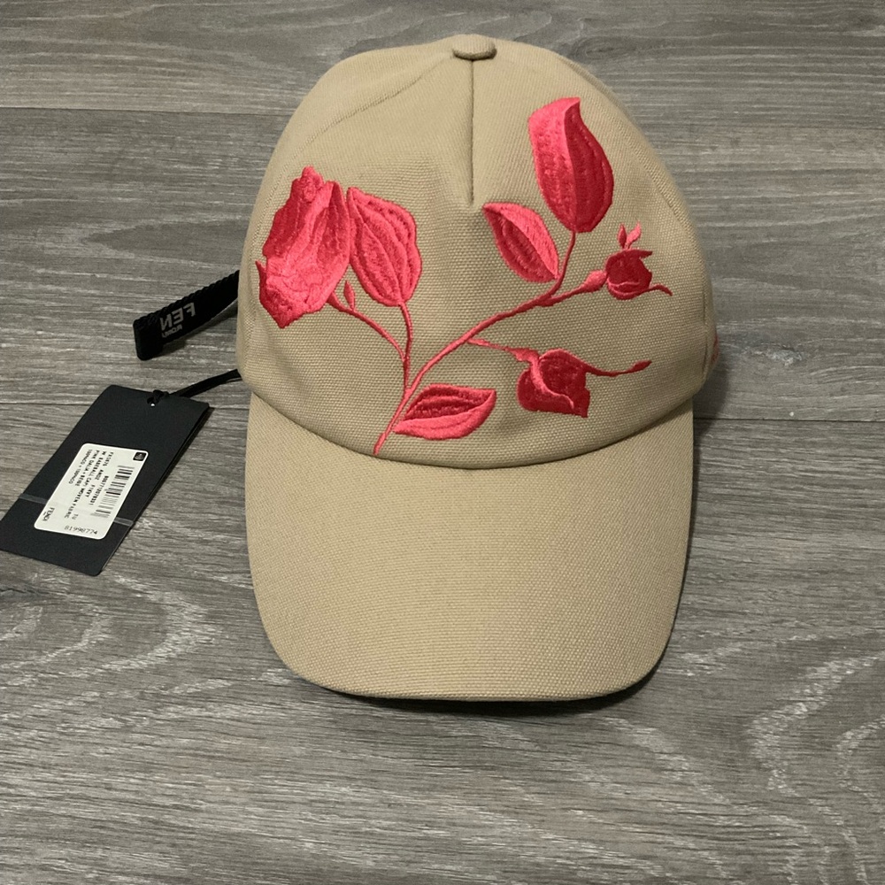 Fendi Women’s Baseball Cap Pink Dalia Beige
